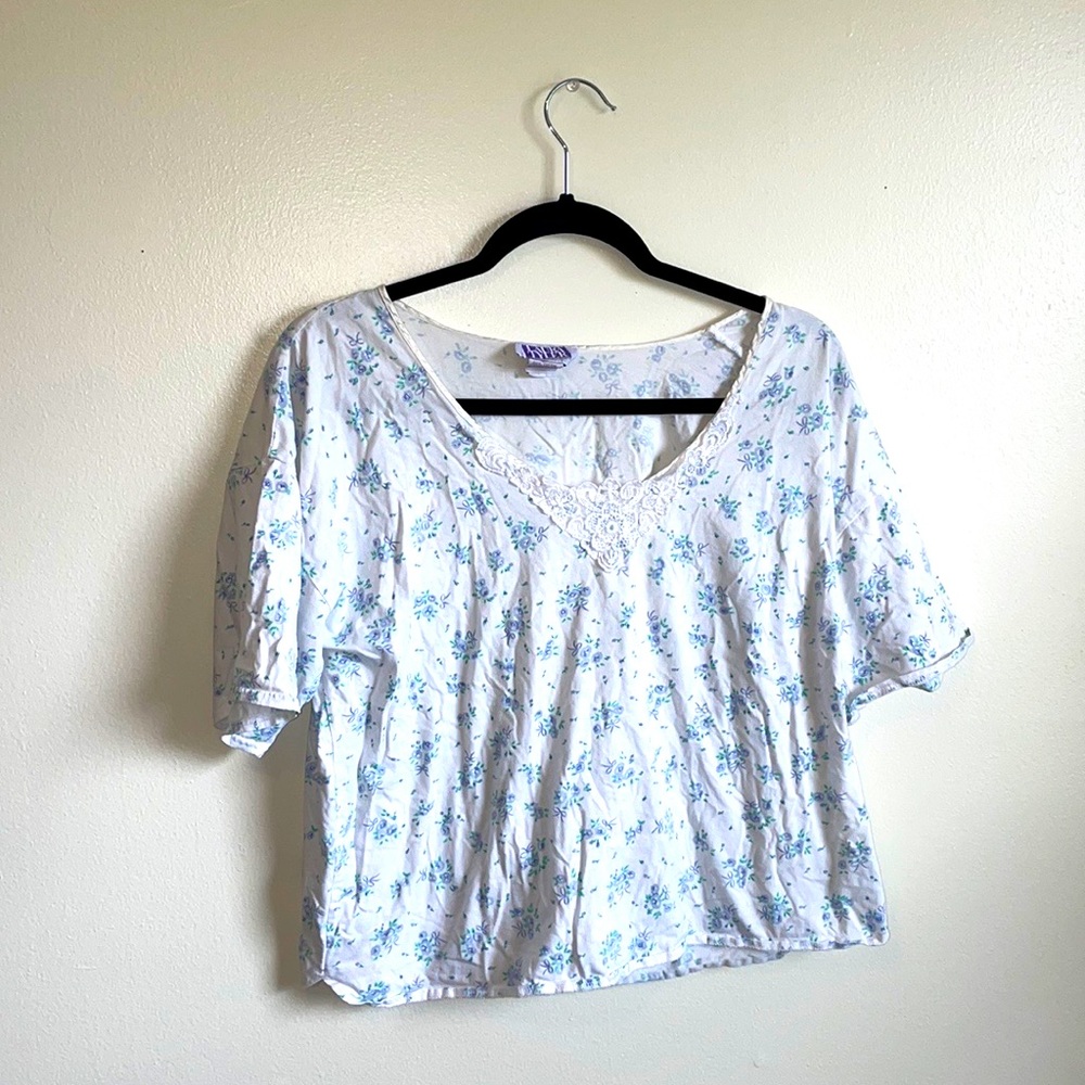 Laura Tyler | Floral Lace V-Neck White T-Shirt